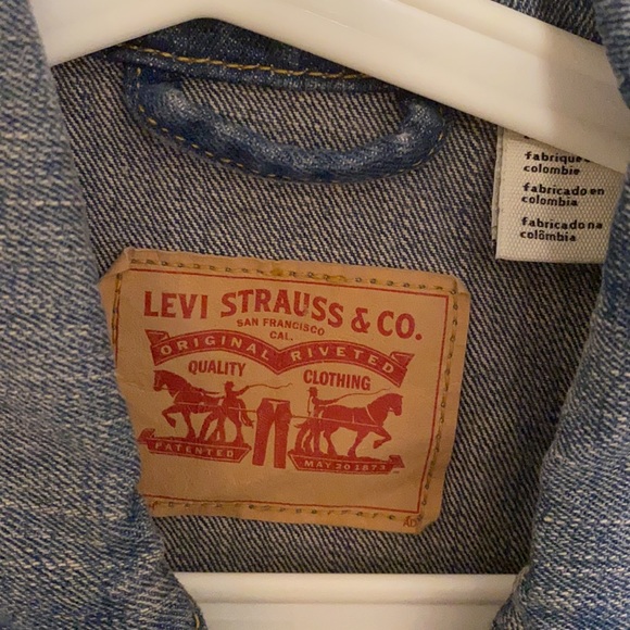 Levi’s Denim Jacket Vest Women’s - Picture 3 of 5